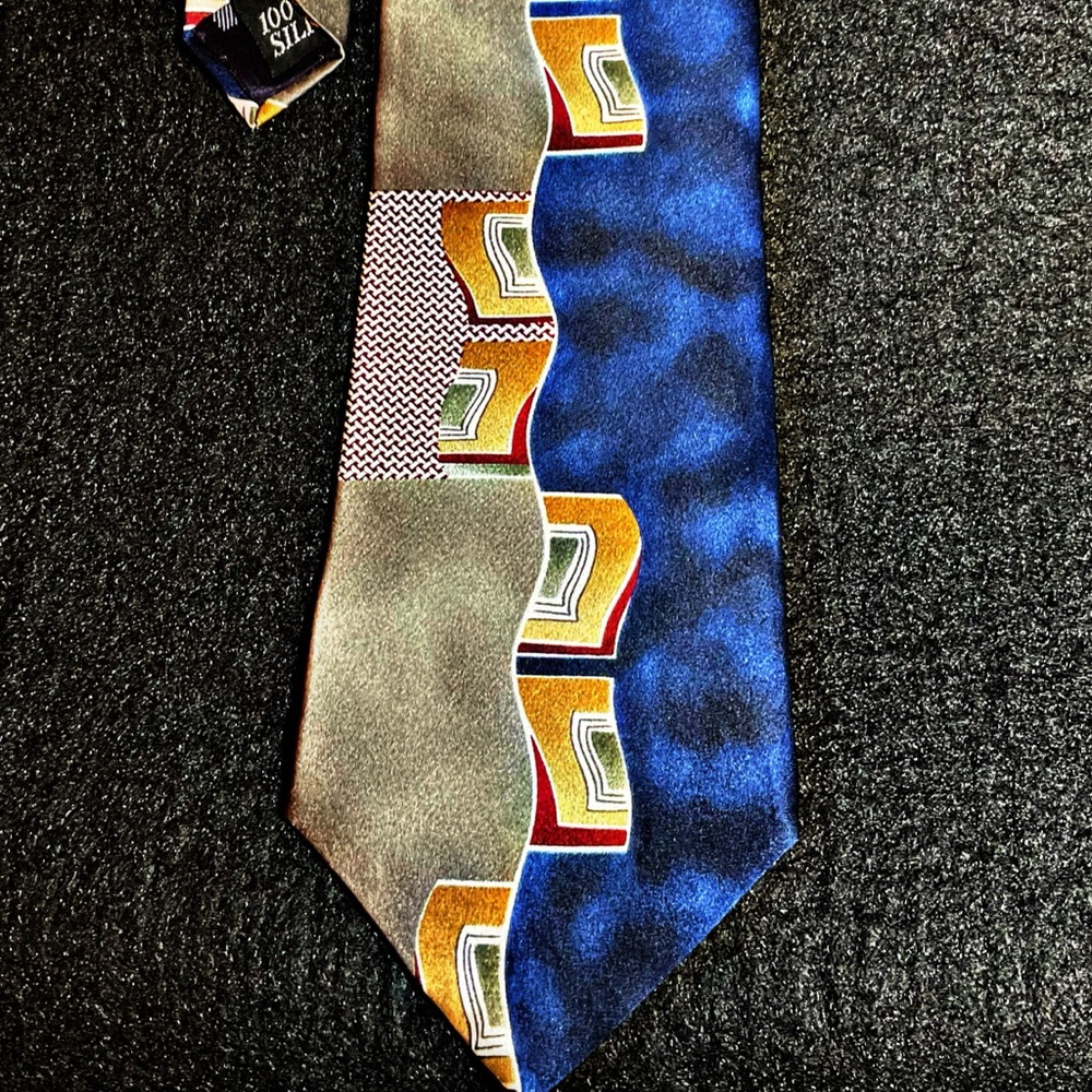 Vintage Oscar de la Renta tie perfect